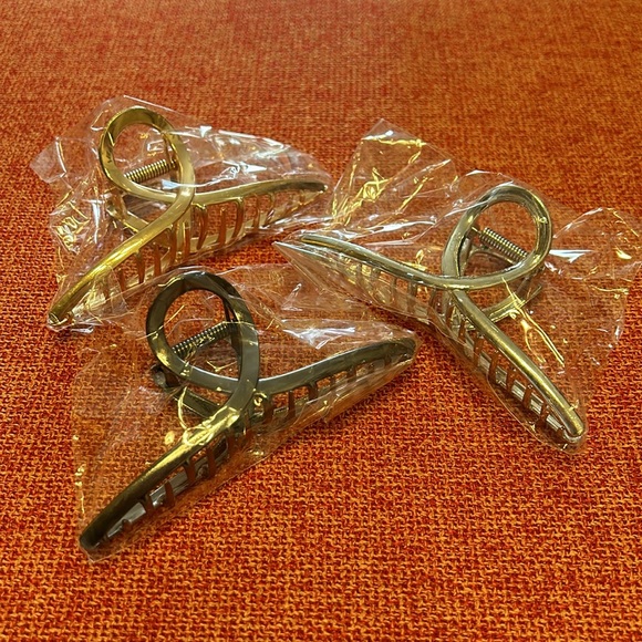 Lot of 3 Metal Large Hair Claw Clips in Gold, Silver, and Gunmetal NWOT - Picture 2 of 4